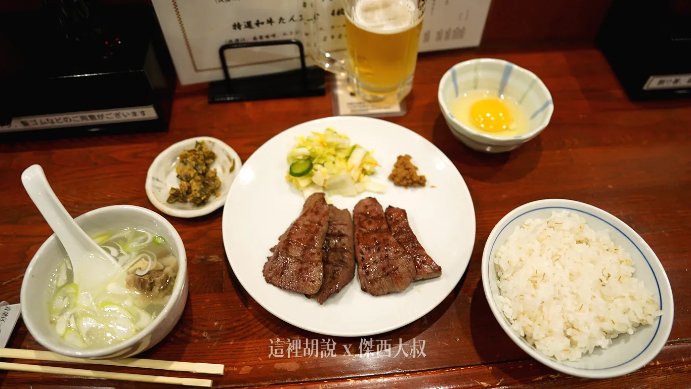正餐來了，肉味增盤內會附上，我本來要點的被店員妹妹說已經有了，所以我改點了另外一個醃漬物
