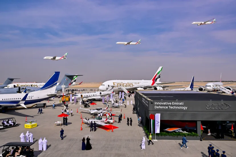 阿聯酋航空 A350 於 2025 年杜拜航空展首度亮相飛行表演 - 這裡胡說 JL TALKS