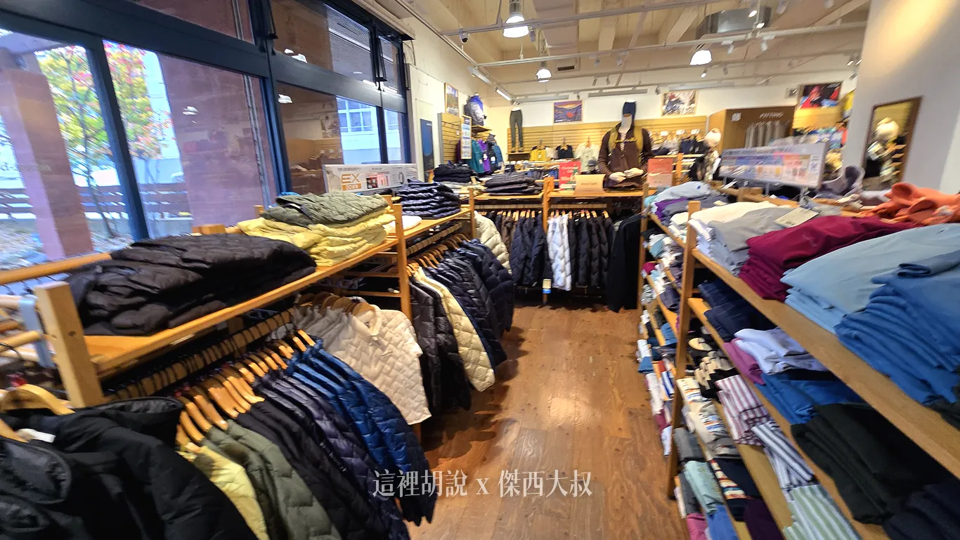 女裝的外套種類顏色比較多樣化