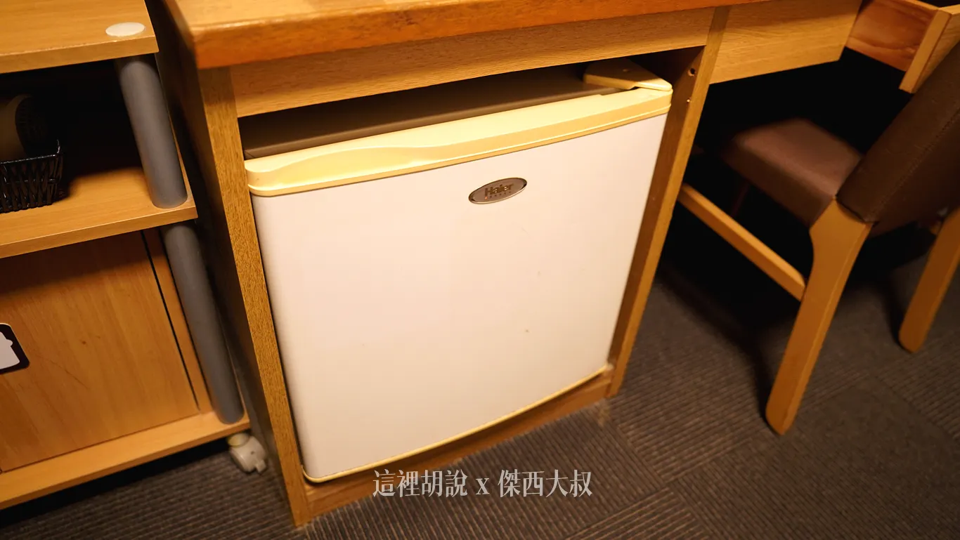 冰箱有簡單製冰功能