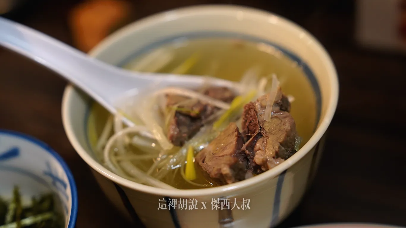 牛尾湯,肉塊給的量很多 牛尾湯,肉塊給的量很多