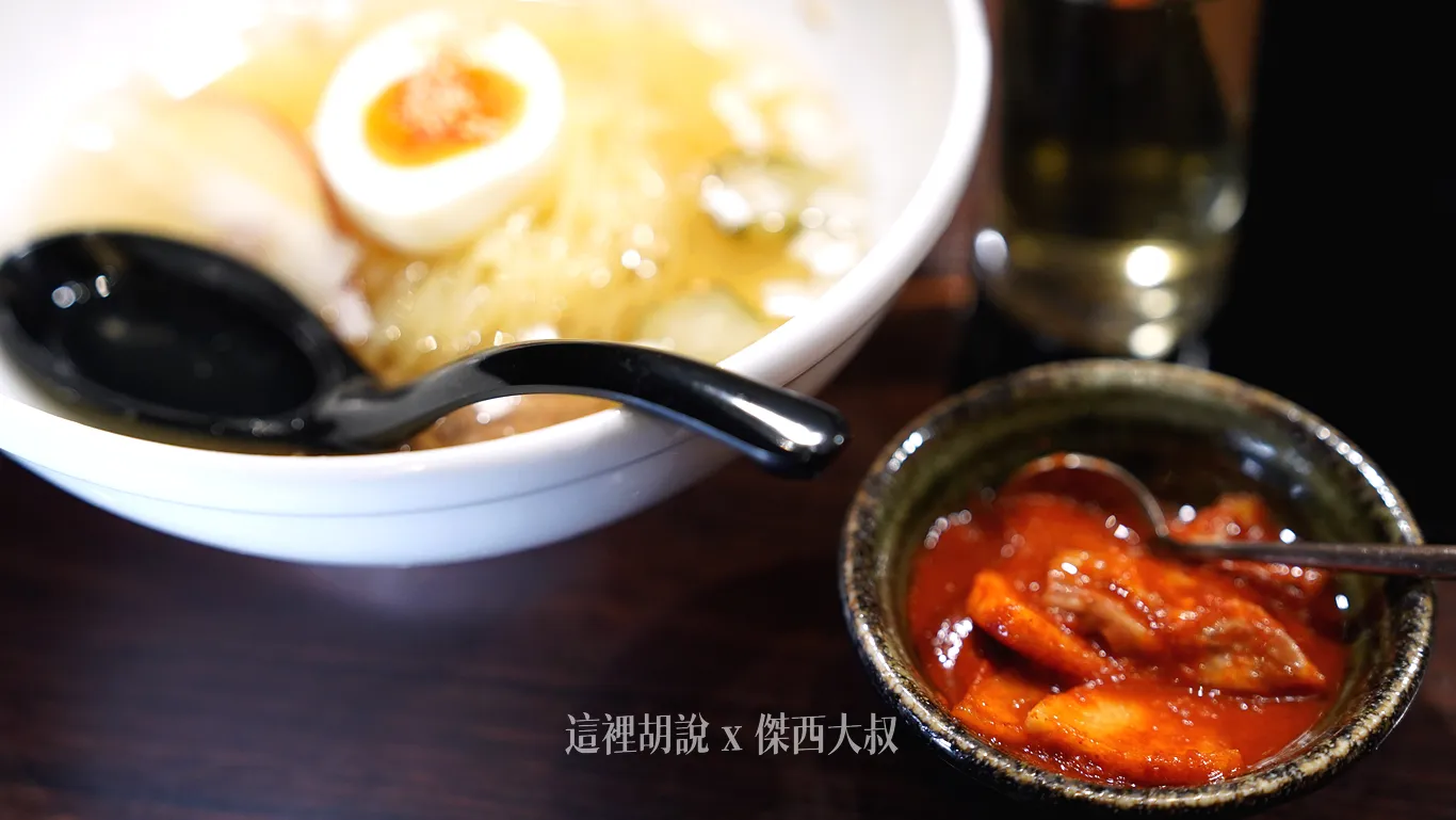 有附上泡菜，加入冷麵當中調成韓式泡菜風味