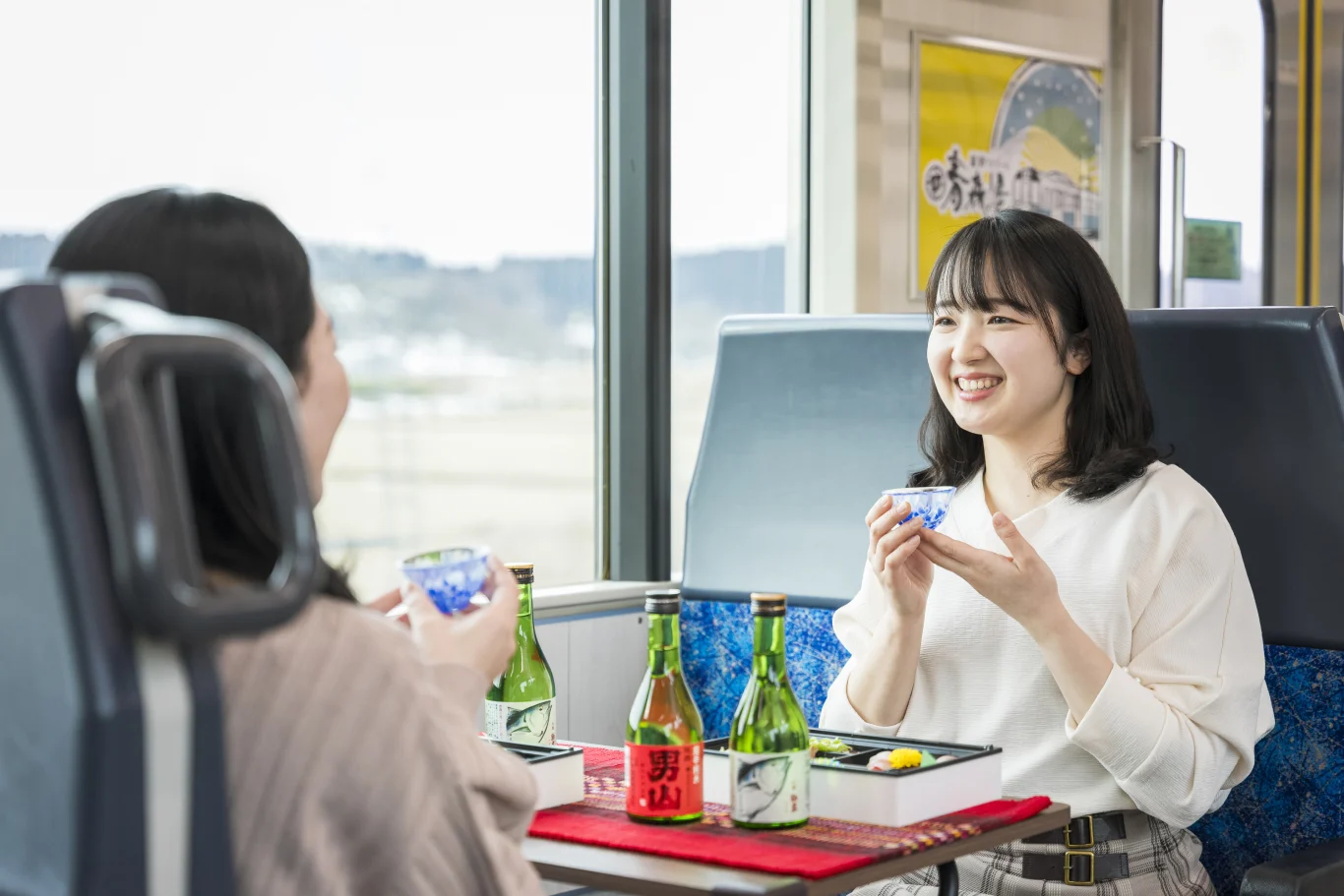 星野集團在青森 營運20週年週年慶!青森屋、奧入瀨溪流飯店、界 津輕:【青森屋】品味各地美味下酒菜與在地清酒,欣賞雪景的「品酒珍餚雪見列車」 星野集團在青森 營運20週年週年慶!青森屋、奧入瀨溪流飯店、界 津輕:【青森屋】品味各地美味下酒菜與在地清酒,欣賞雪景的「品酒珍餚雪見列車」