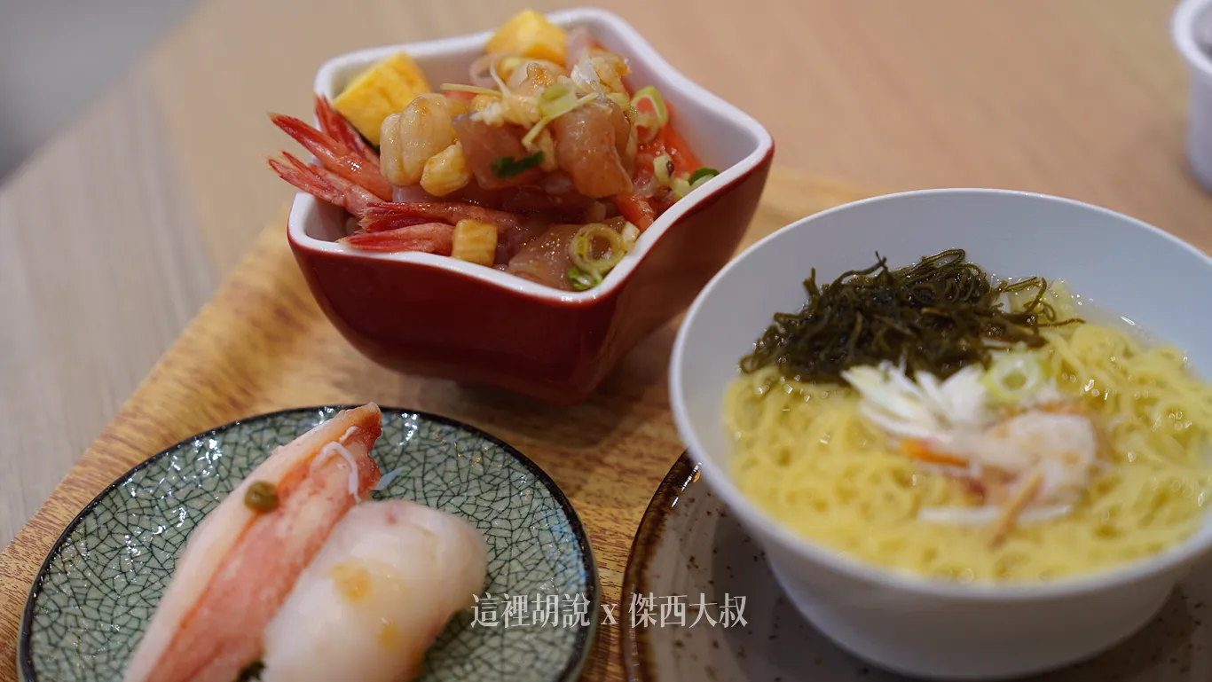 海鮮丼是自己疊，所以可以搭配出每個人想要的風格