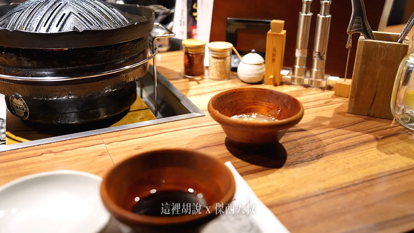 提供兩種不同醬汁