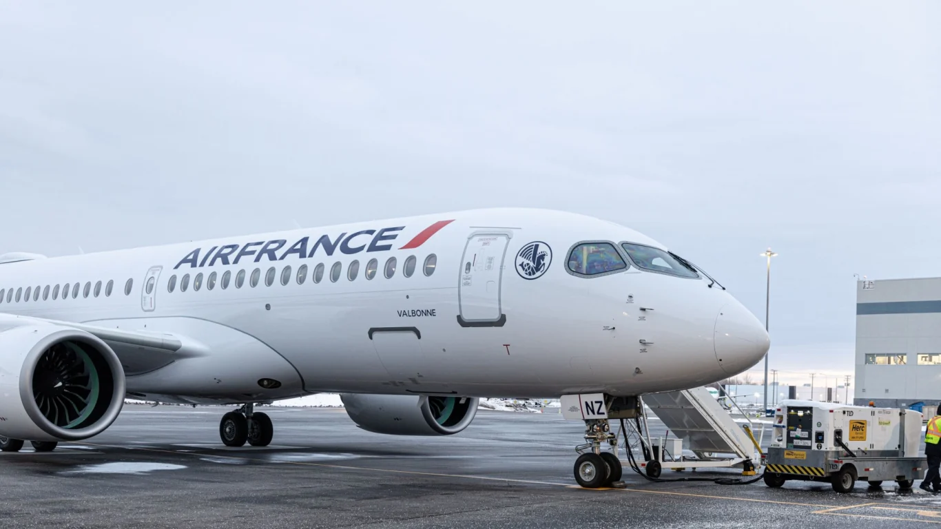 隨著第 50 架空中巴士 A220 和第 40 架空中巴士 A350 的到來 法國航空持續更新其機隊 - 這裡胡說 JL TALKS