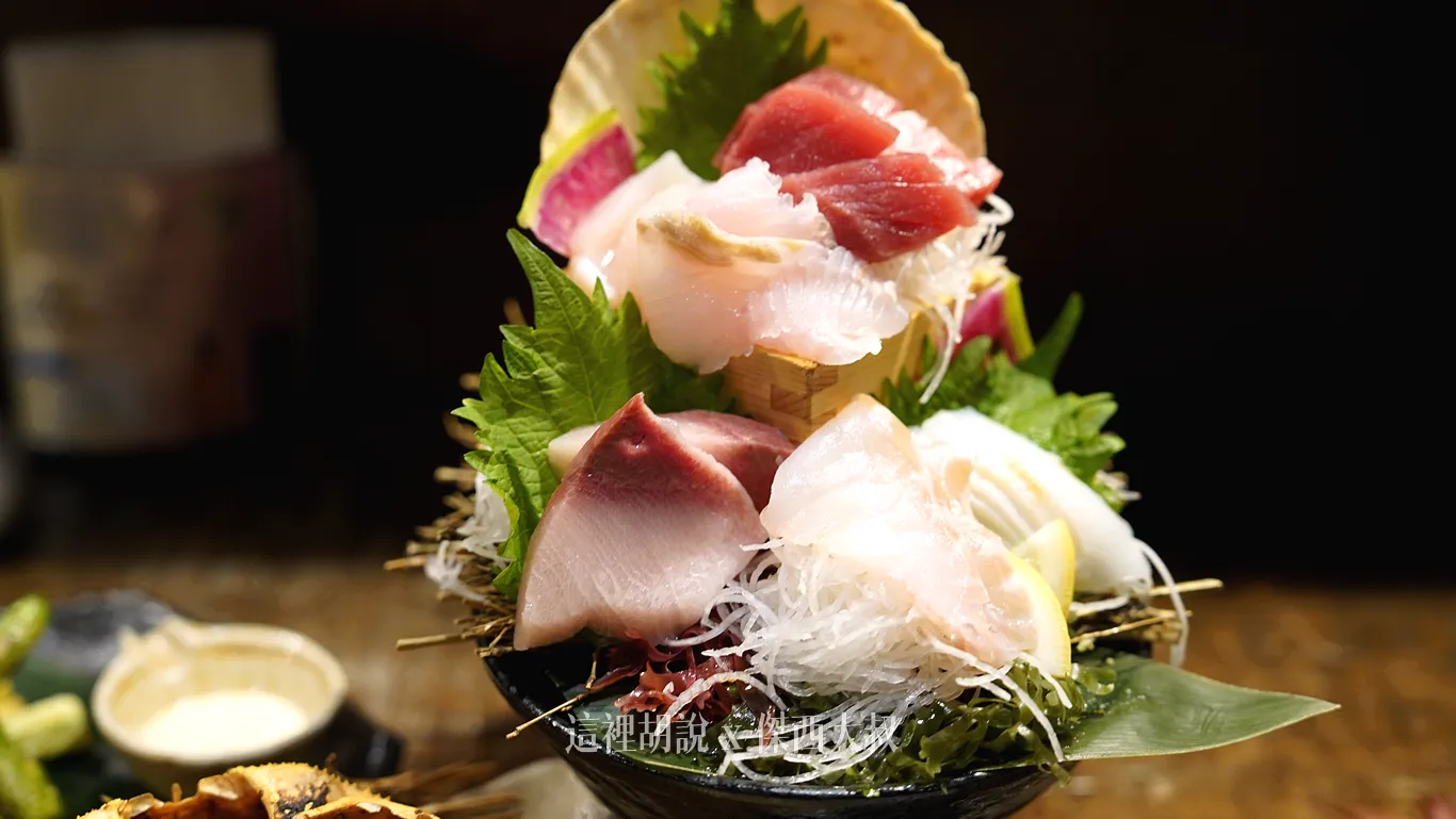 「羊蹄山」生魚片堆疊起來真的還蠻壯觀的 「羊蹄山」生魚片堆疊起來真的還蠻壯觀的