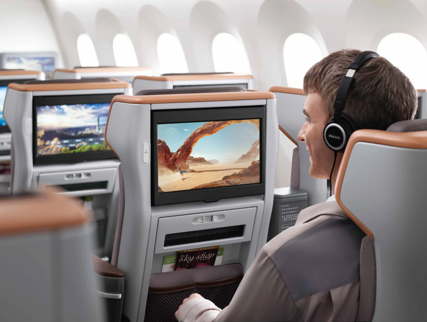 長榮引進最新版本 松下航空電子 Arc 3D立體飛行地圖 2026陸續更換 787/777/A350 - 這裡胡說 JL TALKS