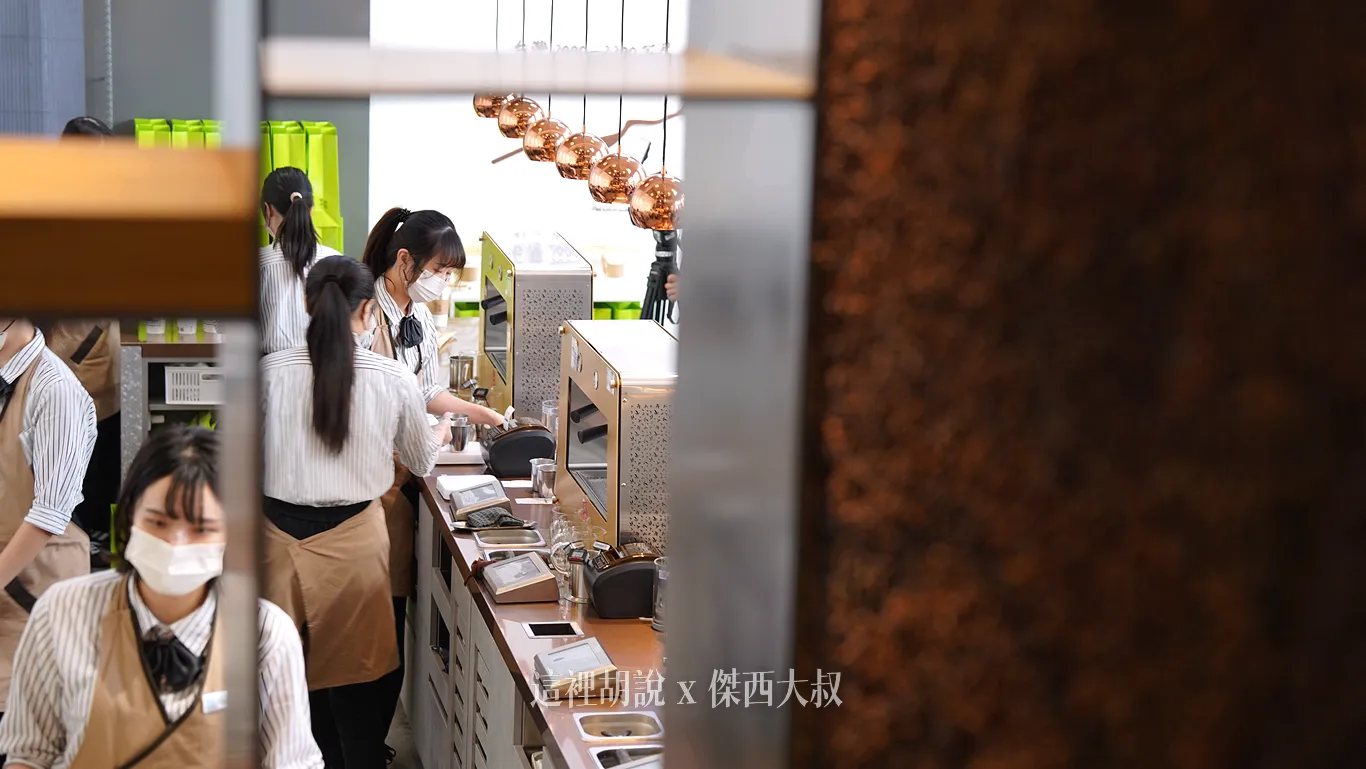 總店工作人員以及萃茶設備