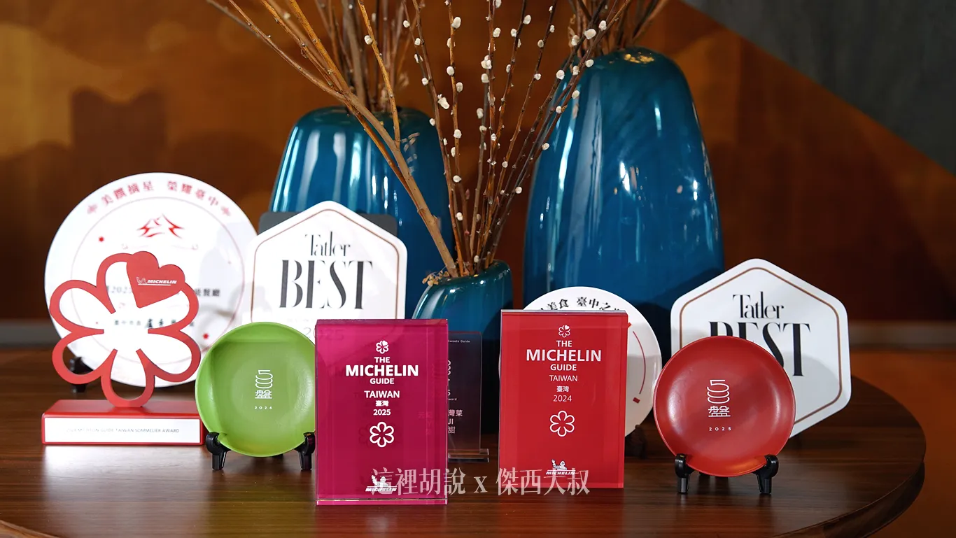 一進入大廳就可以看到開幕這兩年獲得的獎項 一進入大廳就可以看到開幕這兩年獲得的獎項