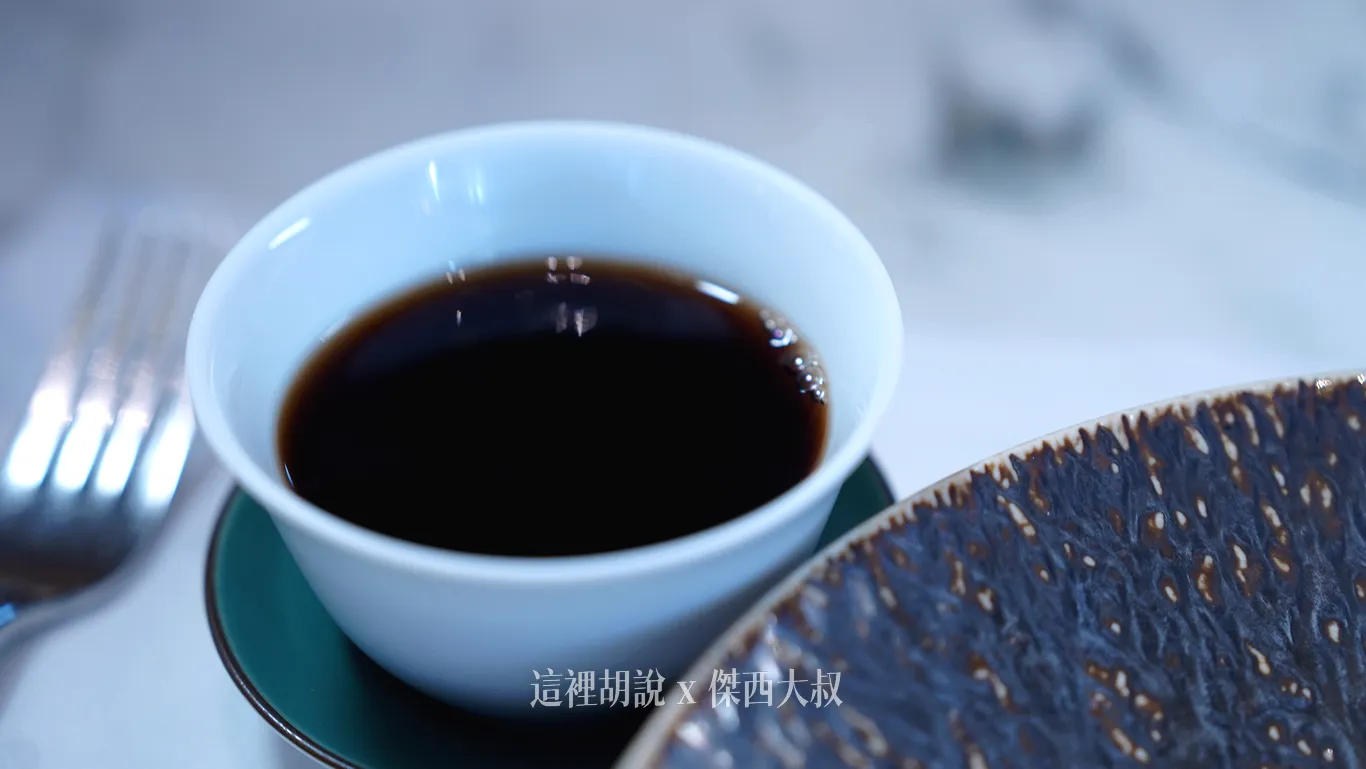搭餐的熟普洱,也會同步的在星宇航空頭等艙提供 搭餐的熟普洱,也會同步的在星宇航空頭等艙提供