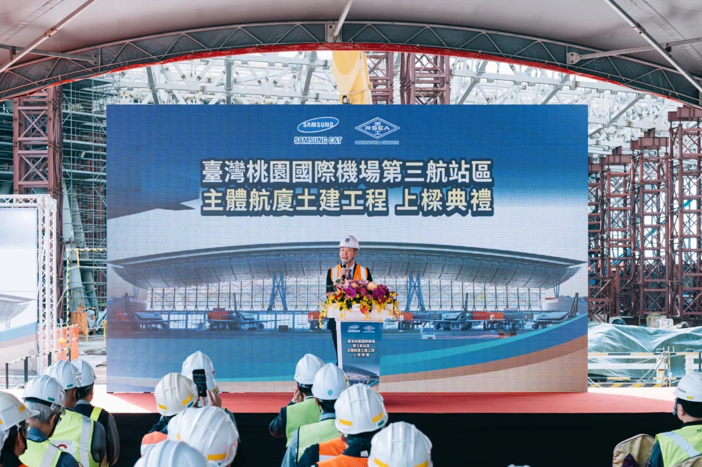 交通部長陳世凱肯定工程團隊秉持專業與責任精神，兼顧工期與工安，並表達誠摯感謝。