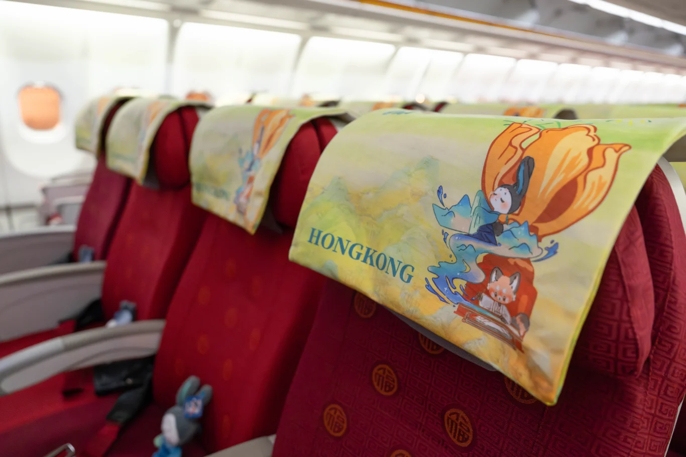 香港航空 × 中國東方演藝集團 攜手打造沉浸式 「飛悅千里 只此青綠」主題航班 - 這裡胡說 JL TALKS
