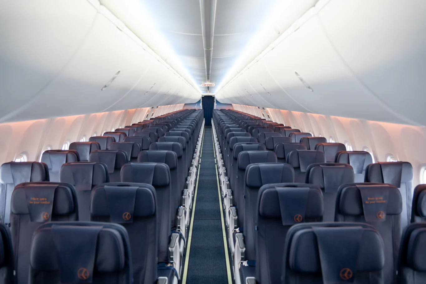 波蘭航空揭曉全新 B737 MAX 8 客艙內裝 - 這裡胡說 JL TALKS