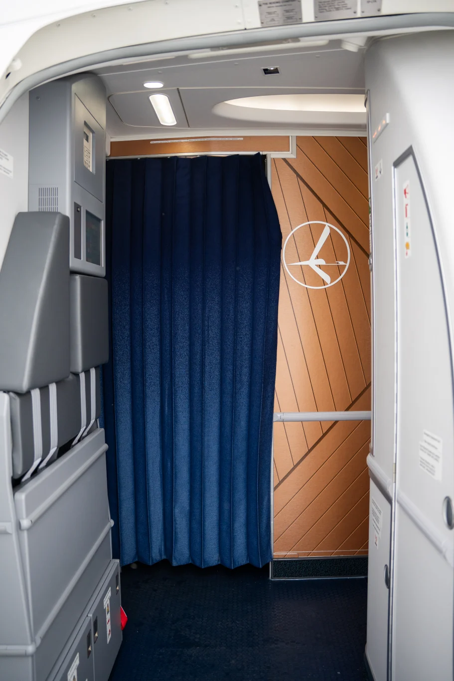 波蘭航空揭曉全新 B737 MAX 8 客艙內裝 - 這裡胡說 JL TALKS