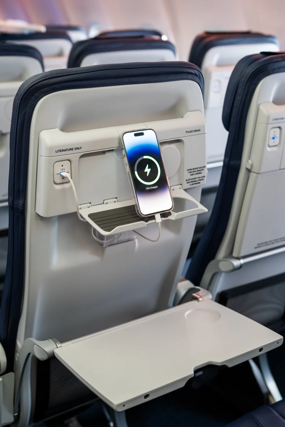 波蘭航空揭曉全新 B737 MAX 8 客艙內裝 - 這裡胡說 JL TALKS