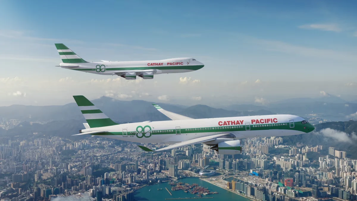 空中巴士A350客機塗上國泰航空標誌性的「生菜葉三明治塗裝」，向經典的綠白條紋塗裝致敬。另一架機身塗上「生菜葉三明治塗裝」的波音747貨機，亦將於未來數週內亮相。