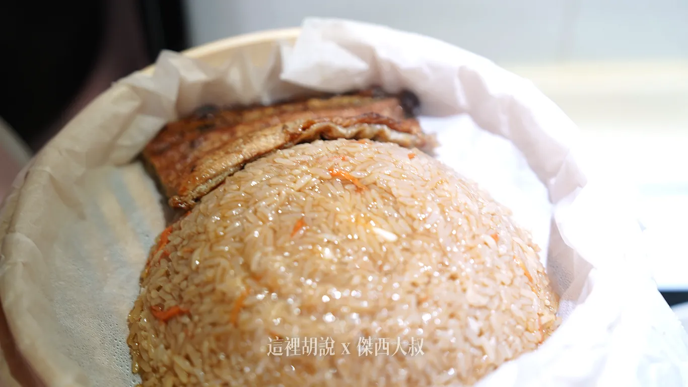 在蒸籠內鋪上料理紙，加熱半小時