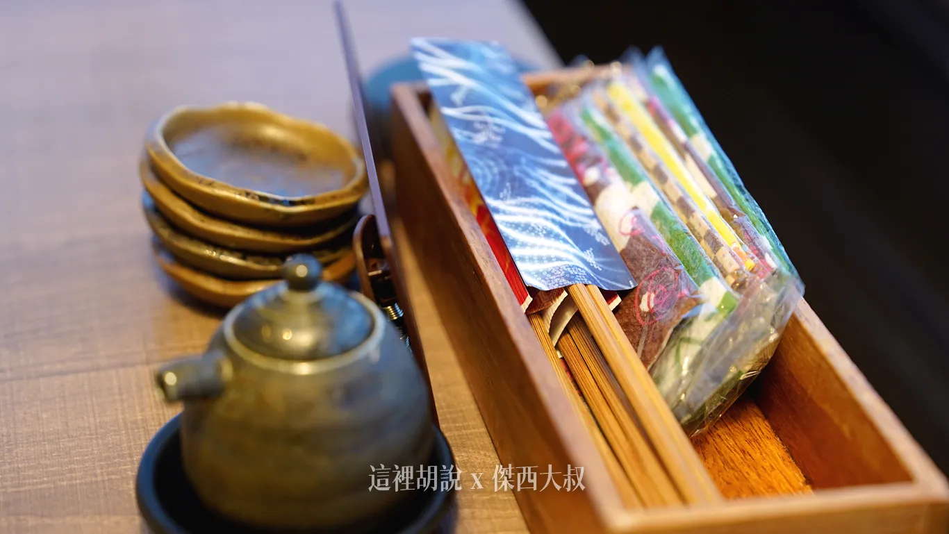 還蠻喜歡他們使用的筷子跟濕紙巾