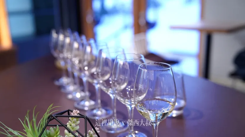 Hoshino Tomamu's Firefly(Hotalu)Street: Wine House Offers 16 Craft Wines! Savor Hokkaido's Terroir - 這裡胡說 JL TALKS