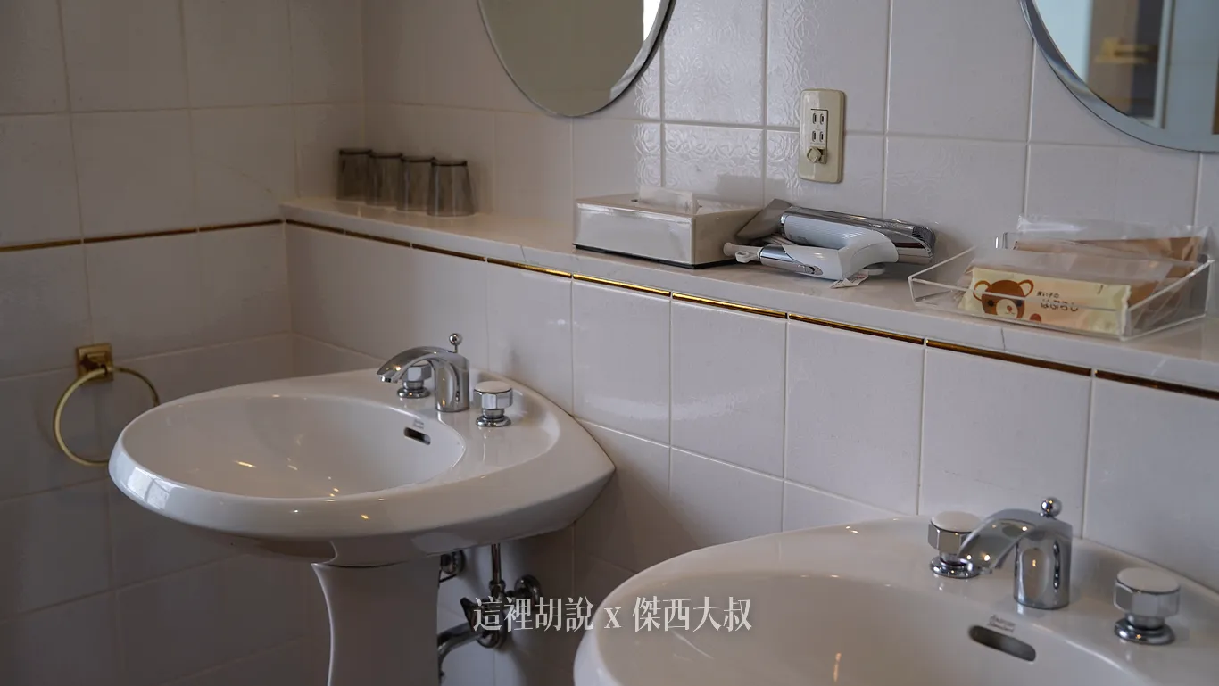 全館都是兩個洗手台