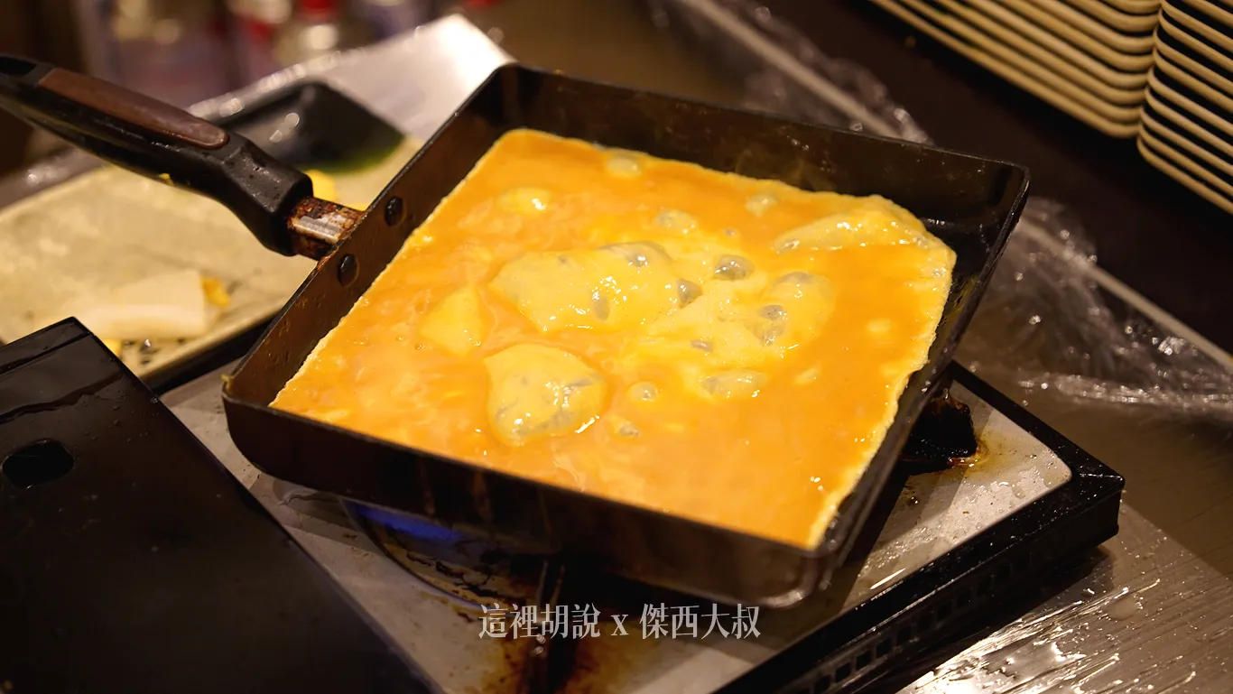 所製作的玉子燒，是屬於高湯玉子燒，很多汁