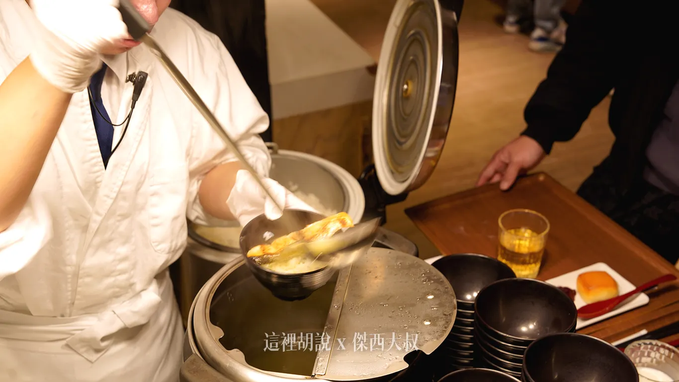 另外一道也是相當熱門的就是鮭魚茶泡飯