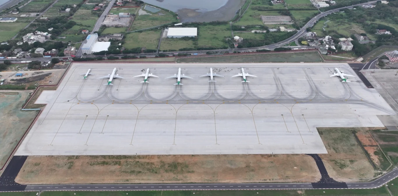 桃園機場第三跑道停機坪1月30日全面啟用  增加十六個停機位 - 這裡胡說 JL TALKS