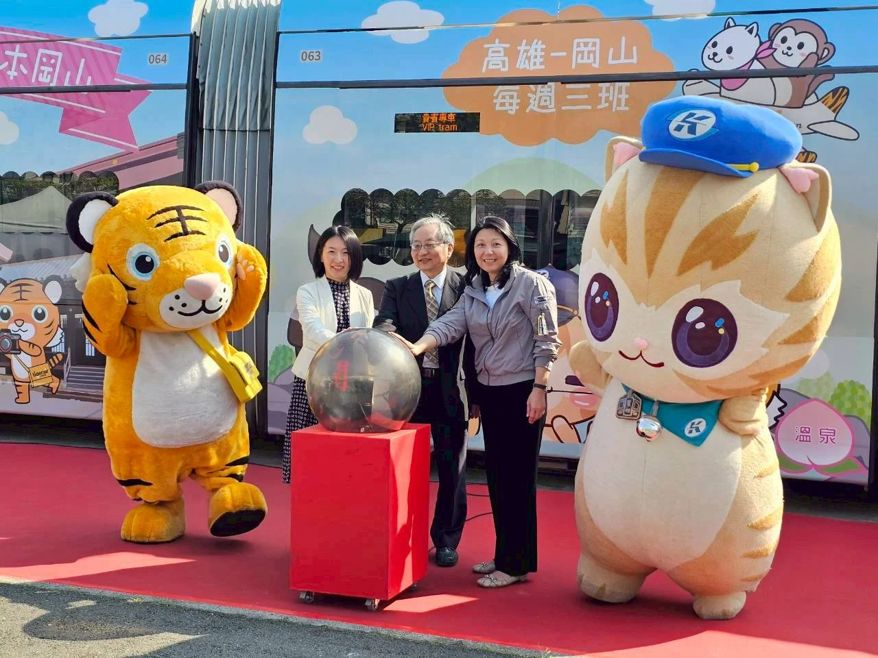 台灣虎航X高雄捷運X日本岡山縣 彩繪輕軌今首航亮相 - 這裡胡說 JL TALKS 台灣虎航X高雄捷運X日本岡山縣 彩繪輕軌今首航亮相 - 這裡胡說 JL TALKS