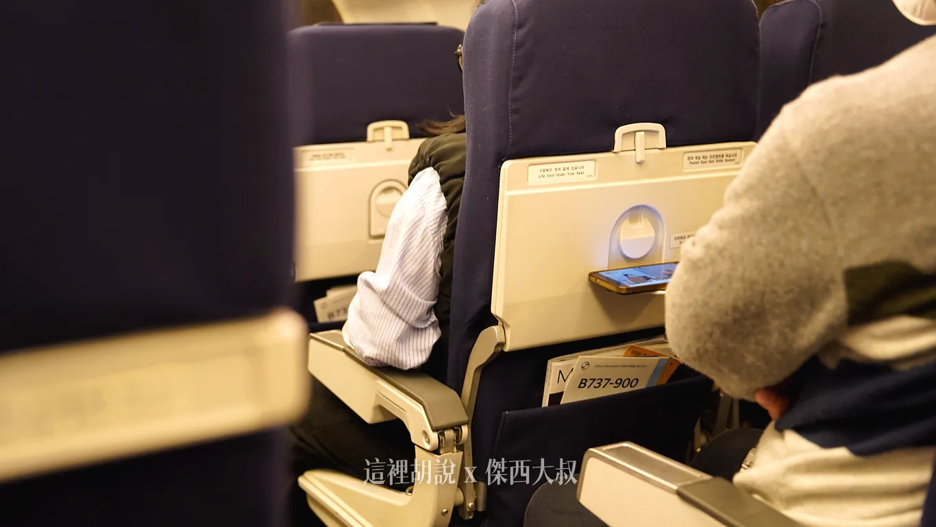 但也有人當作手機架，這在角度上有點不太方便觀看