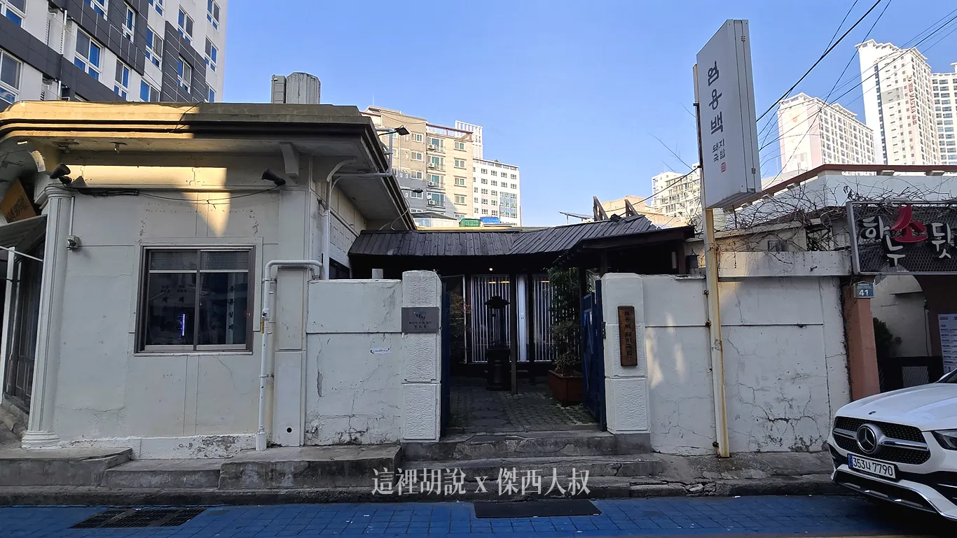 本店應該就開幕那時候的營業規模座位數不多 本店應該就開幕那時候的營業規模座位數不多