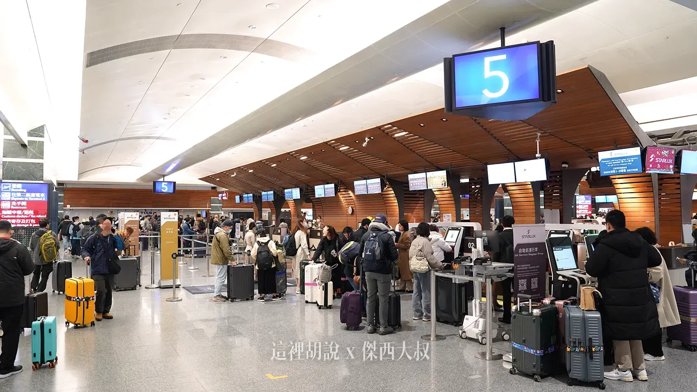 星宇航空的日本航班在桃園機場第一航廈進行登機，如果不想要特別排隊的話，可以使用自助報到、自助託運