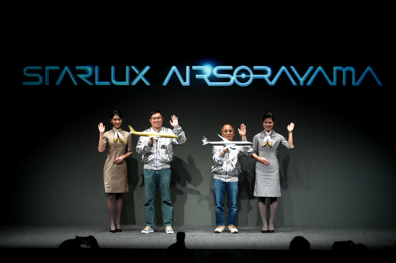 星宇航空與超寫實機械美學大師空山基 A350-1000 三號及四號機披上名為「AIRSORAYAMA」的特殊塗裝 設計手稿曝光 - 這裡胡說 JL TALKS