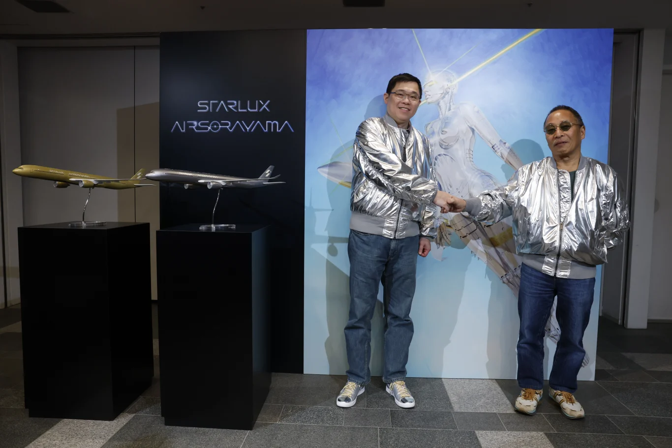 星宇航空與超寫實機械美學大師空山基 A350-1000 三號及四號機披上名為「AIRSORAYAMA」的特殊塗裝 設計手稿曝光：STARLUX AIRSORAYAMA&nbsp;真正的聯名「就像在戰場上一起作戰」