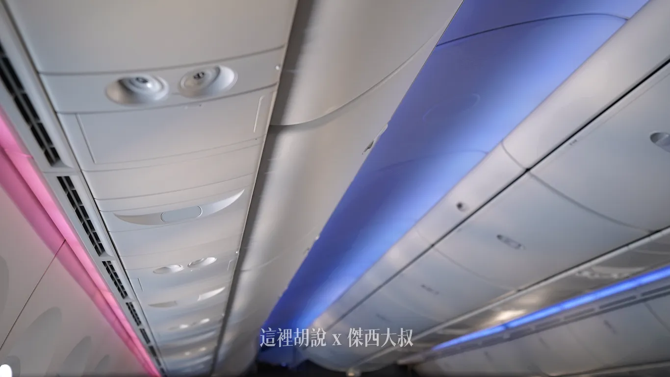 長榮航空 787-10/787-9 商務艙座椅深度評測：從空間佈局到隱私設計，你該知道的都在這！：座椅細節設計