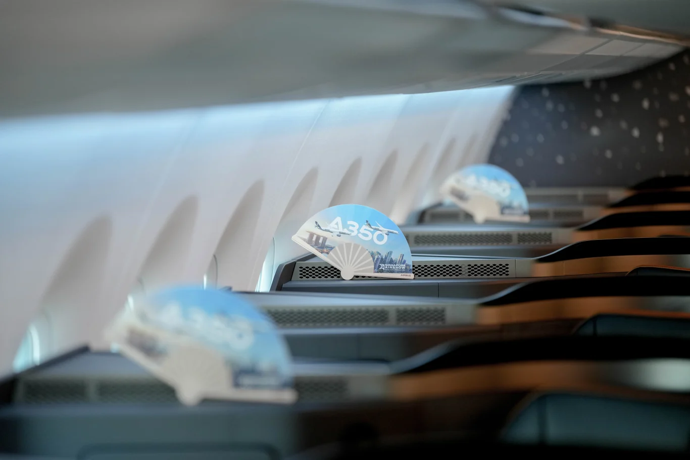 A350-1000在正式投入商業營運前，率先亮相國際航太產業的重要舞台，讓展覽現場航空專業人士與航空迷們皆可親身體驗星宇航空獲得國際認證的高規格硬體設備。