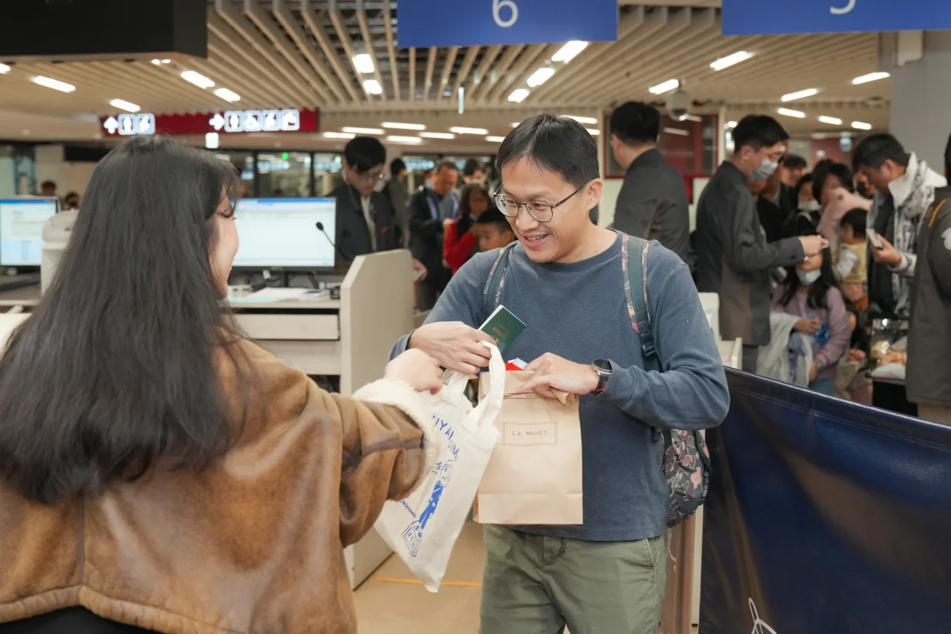 歡慶台北與台中雙城首航並增添新春旅遊話題，星宇航空特別準備首航限定好禮贈送旅客。