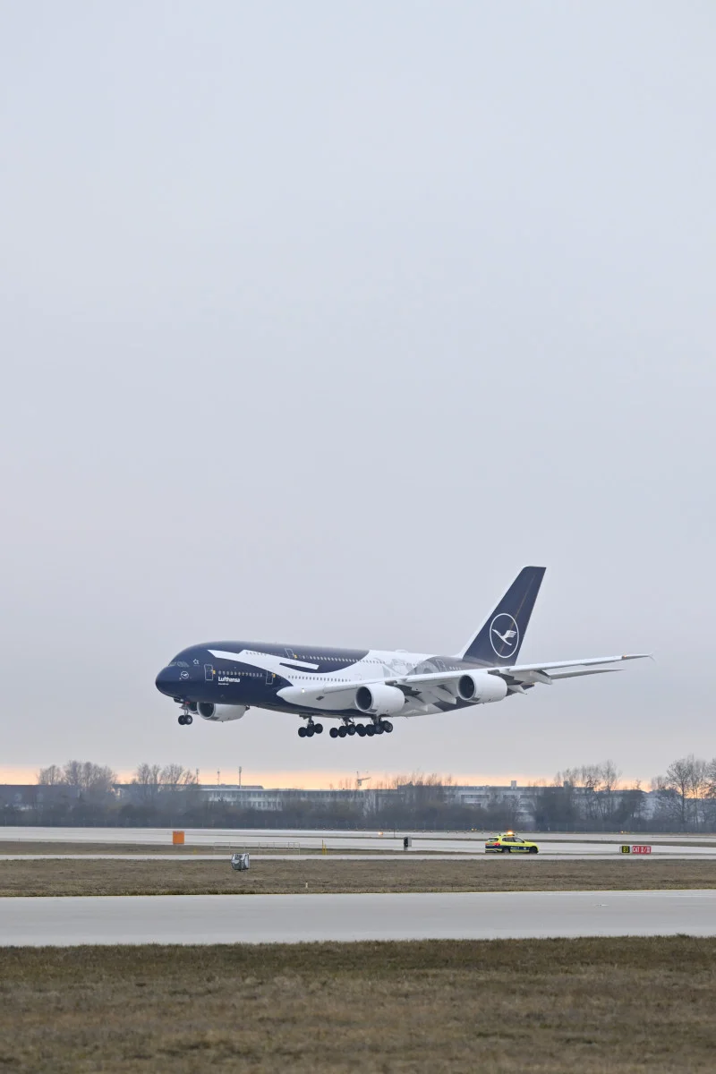 漢莎航空 A380 現已換上 XXL 鶴形圖案 第四台紀念塗裝 - 這裡胡說 JL TALKS