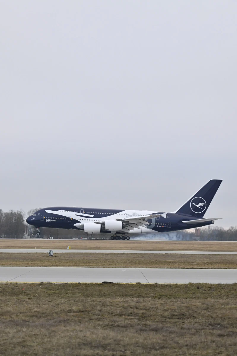 漢莎航空 A380 現已換上 XXL 鶴形圖案 第四台紀念塗裝 - 這裡胡說 JL TALKS