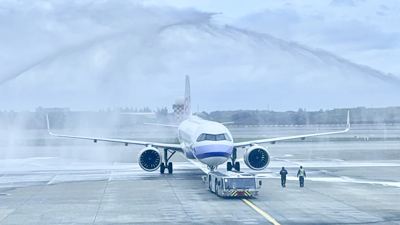 灑水儀式歡送Team Taiwan包機出發，預祝中華隊勇奪佳績！