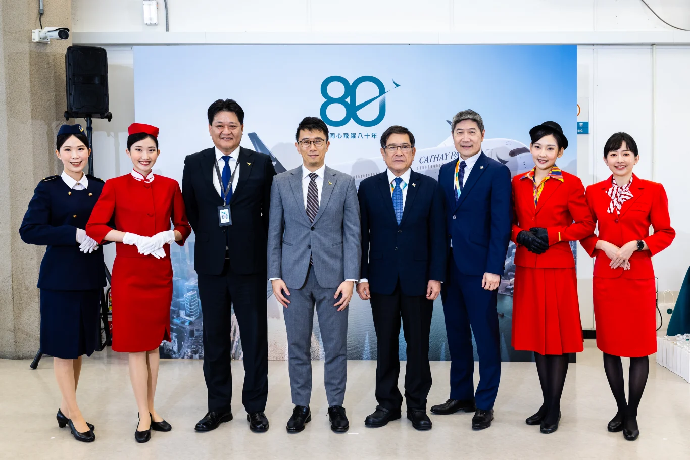 國泰航空80周年首架特別塗裝機於3日正式飛抵桃園國際機場，象徵「同心飛躍八十年」周年慶祝活動正式在台展開。左起為國泰航空桃園機場資深經理陳信佑、國泰航空台灣暨韓國區總經理冼蔚宗、桃園國際機場股份有限公司董事長楊偉甫、桃園國際機場股份有限公司總經理范孝倫。