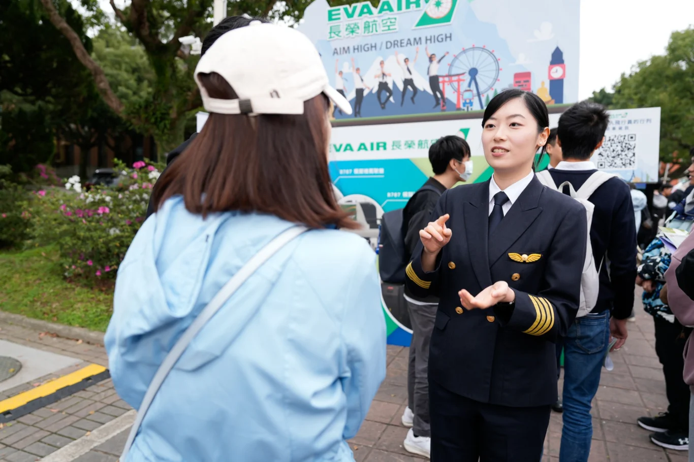 長榮航空前進校園招募160名機師 全年受理報名 - 這裡胡說 JL TALKS