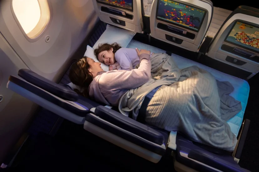 聯合航空 隆重推出 United Relax Row：經濟艙座椅化身沙發，讓國際旅行更加舒適 - 這裡胡說 JL TALKS