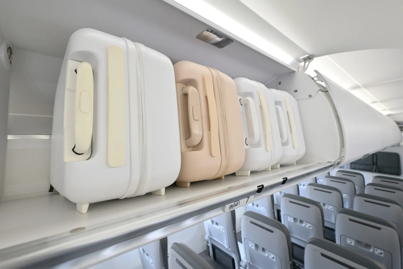 容量增加約 60% 的行李置物櫃「Airspace XL Bin」。