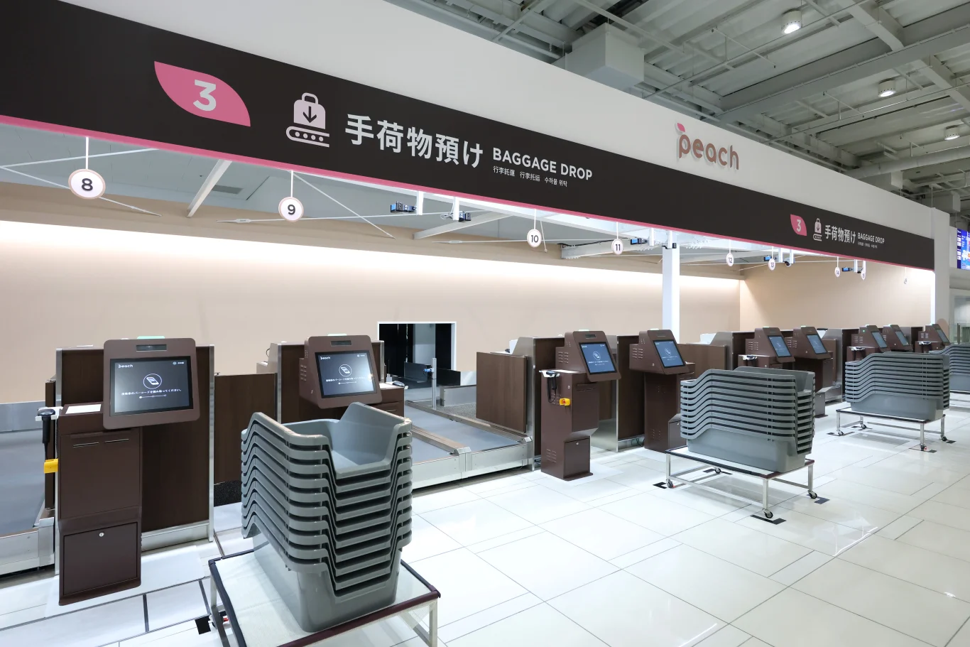 外觀與功能大進化！關西機場 Peach 國內線櫃檯全面翻新，首度啟用自動行李託運機：劃分專屬區域，打造無壓力的聰明報到體驗