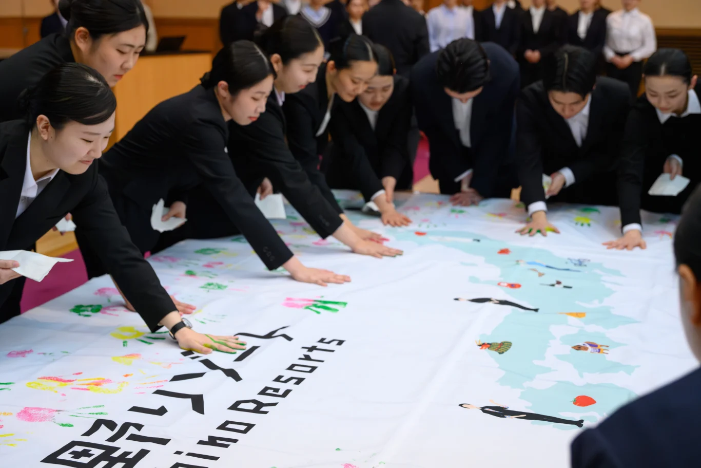 星野集團 2026 年「體驗型入社典禮」：全國 5 大據點齊開跑，深度感受在地文化魅力！：蓋下手印互許承諾：「契之會」