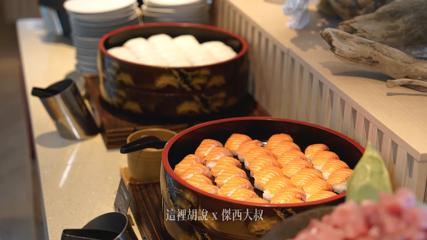 鮭魚以及烏賊握壽司