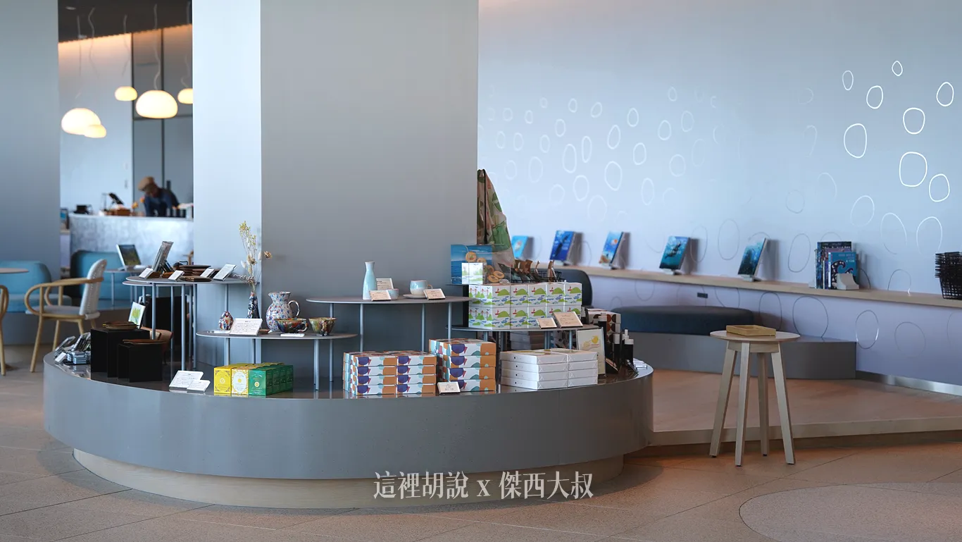 大廳櫃臺一旁就是小賣店，有提供各種不同在地伴手禮