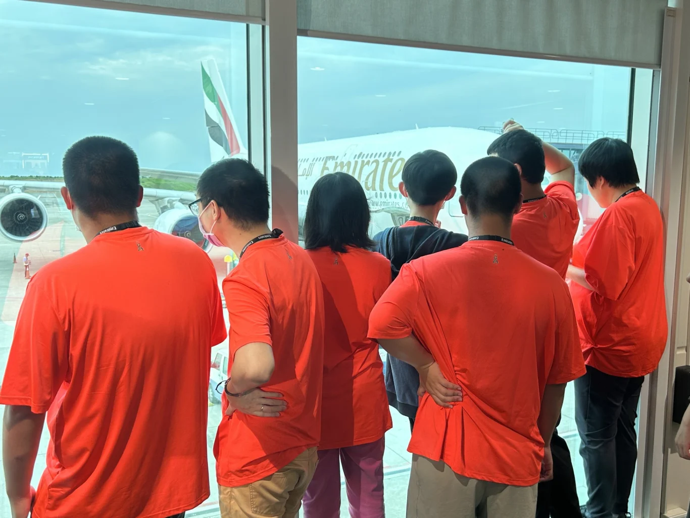 星兒近距離觀賞阿聯酋航空旗下，全球最大的A380客機，現場氣氛溫馨熱烈。