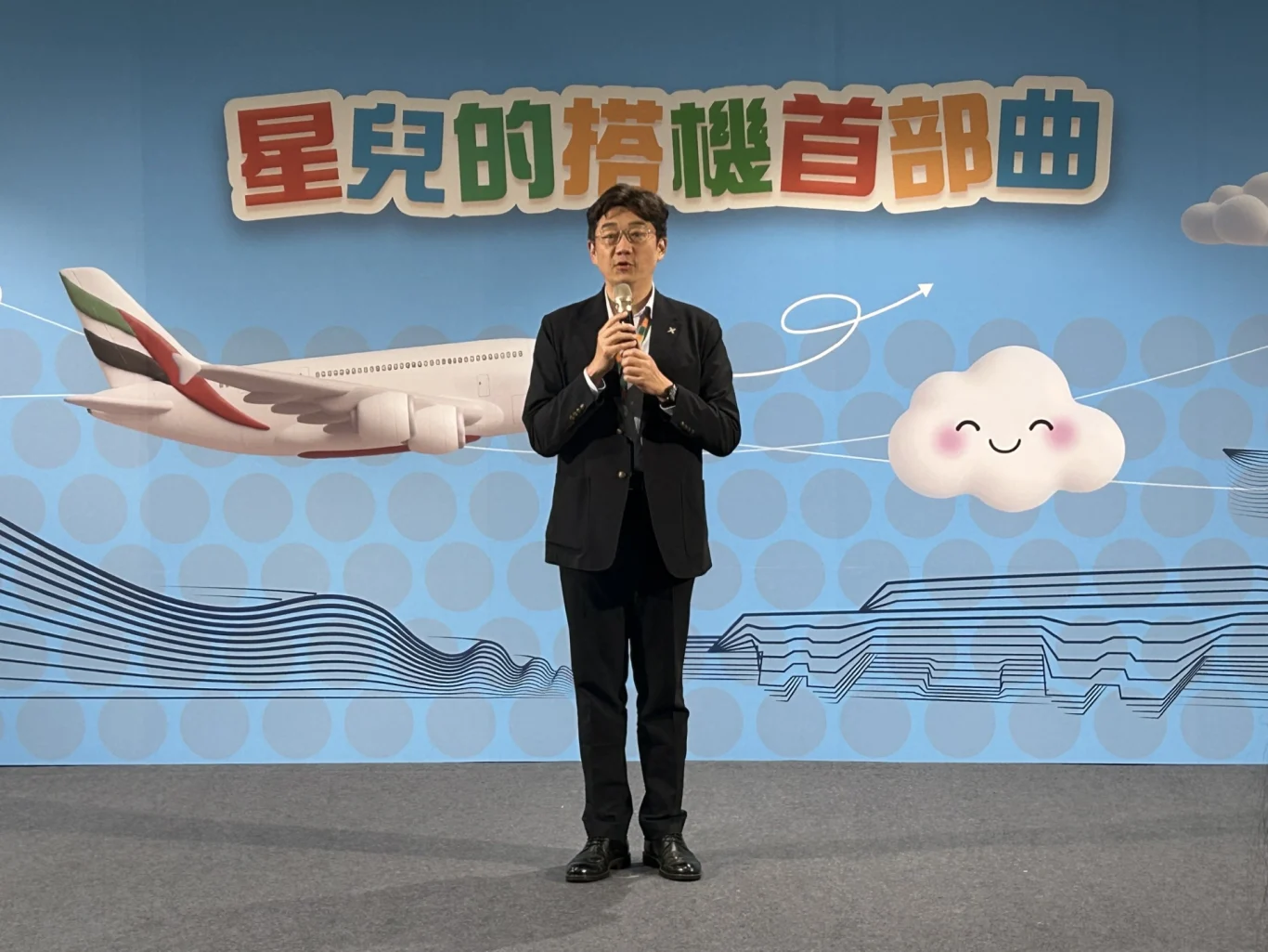 機場公司副總經理余崇立表示，打造包容性與可接近性的航空環境已成重要課題，透過與國際航空夥伴合作，實踐「生活無障而有愛」的精神。